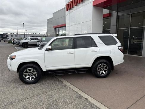 Certified 2023 Toyota 4Runner TRD Off-Road Premium w/ Moonroof Package AWD/4WD image 5