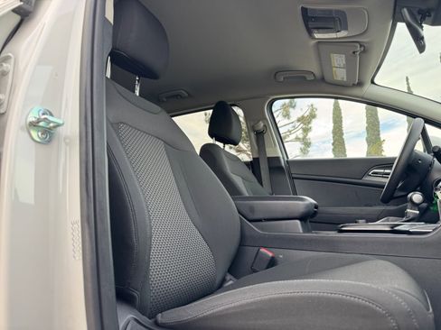 Used 2024 Kia Sportage LX image 19