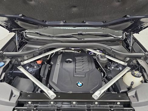 Used 2022 BMW X5 xDrive40i AWD/4WD image 9