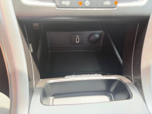 Used 2018 Ford Fusion SE w/ Fusion SE Technology Package FWD image 12