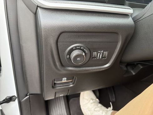 Used 2024 Jeep Grand Cherokee L Limited image 24