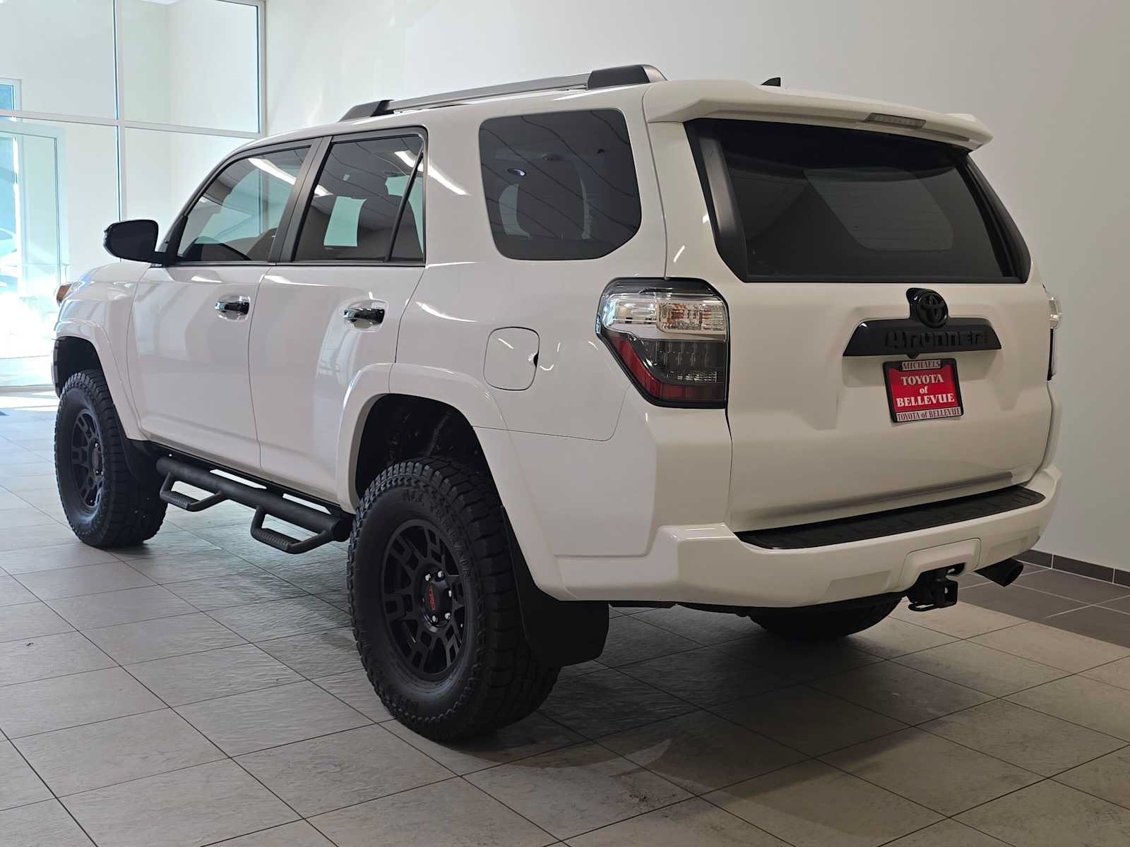 Used 2020 Toyota 4Runner SR5 Premium w/ Moonroof Package AWD/4WD image 4