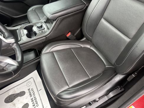 Used 2023 GMC Acadia SLT image 27