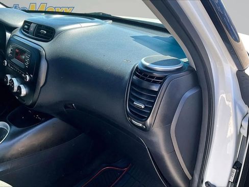 Used 2016 Kia Soul FWD image 31