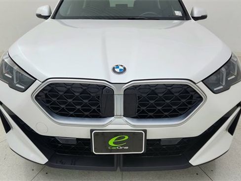 Used 2025 BMW X2 xDrive28i image 9