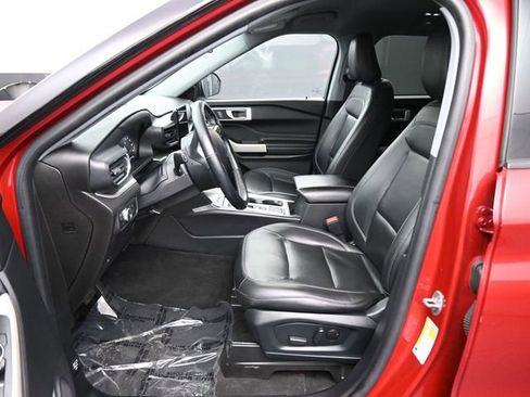 Used 2022 Ford Explorer XLT w/ Equipment Group 202A image 21