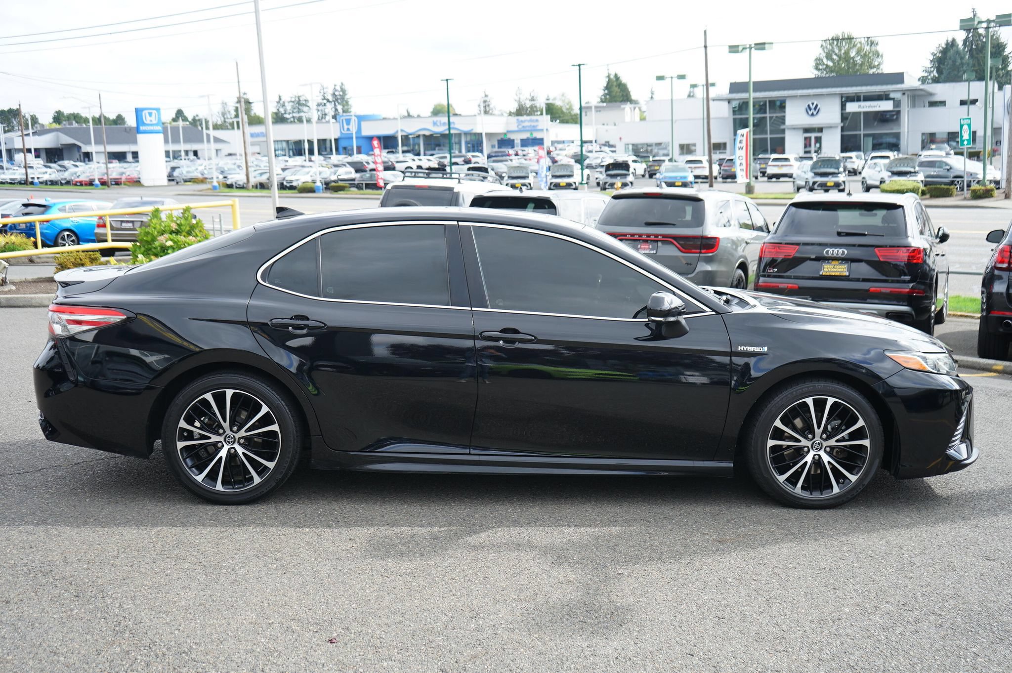 Used 2019 Toyota Camry SE w/ Audio Package FWD image 6