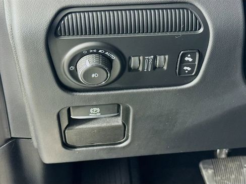 Used 2022 Jeep Grand Wagoneer Series III w/ Rear Seat Video Group 1 image 14