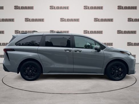 Used 2025 Toyota Sienna XLE Woodland Edition AWD/4WD image 6