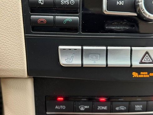 Used 2015 Mercedes-Benz E 350 4MATIC Sedan image 18