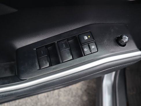 Used 2023 Toyota Highlander L image 18