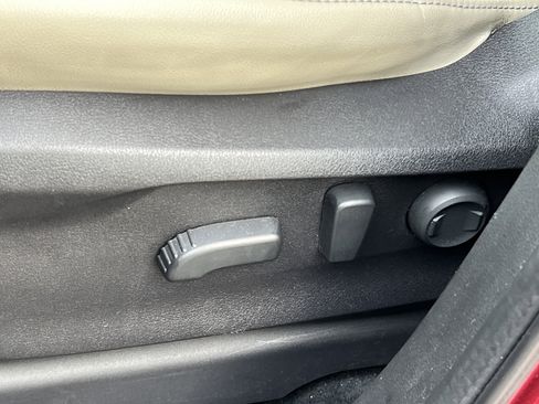 Used 2019 Subaru Ascent Limited image 17