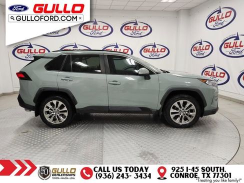 Used 2021 Toyota RAV4 XLE Premium image 4