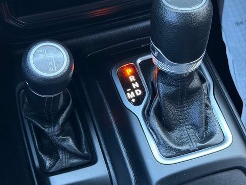 Used 2022 Jeep Gladiator Sport AWD/4WD image 34