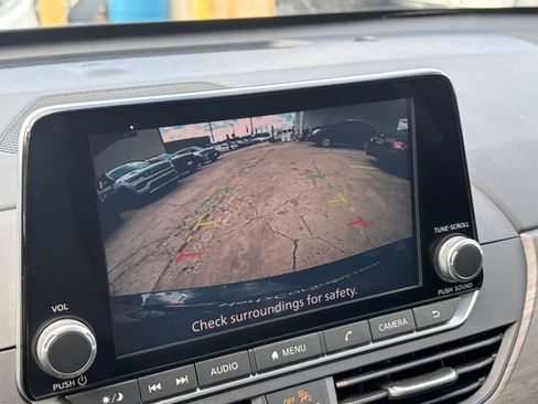 Used 2025 Nissan Altima 2.5 SV FWD image 23