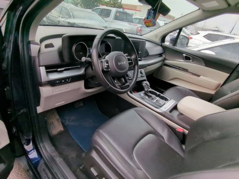 Used 2023 Kia Carnival LX FWD image 7
