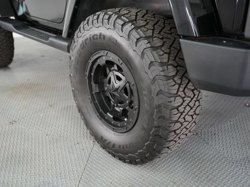 Used 2017 Jeep Wrangler Sahara AWD/4WD image 44