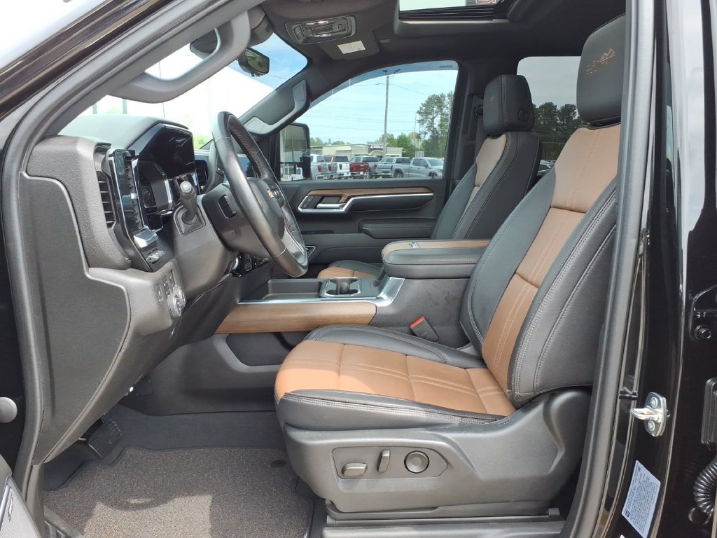 Used 2024 Chevrolet Silverado 3500 High Country w/ High Country Premium Package AWD/4WD image 16
