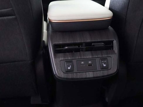 Used 2023 Nissan Ariya AWD image 48