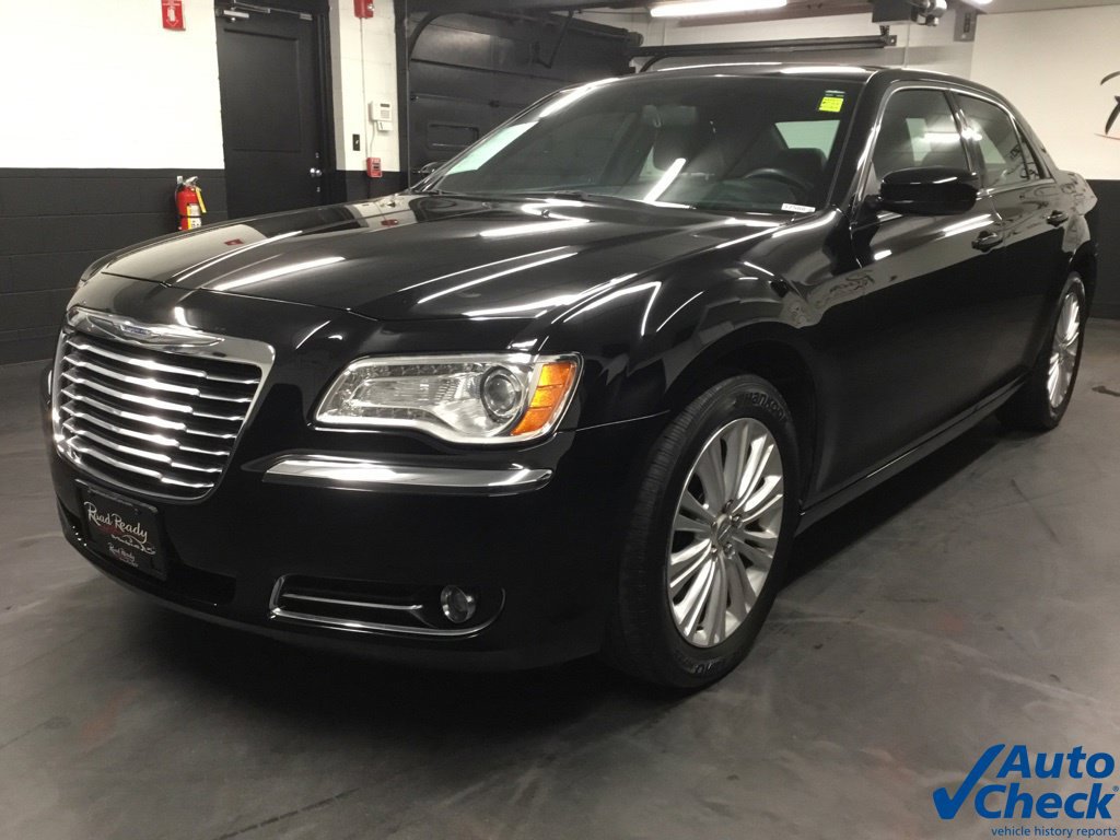 Used 2013 Chrysler 300 AWD w/ Driver Convenience Group image 5