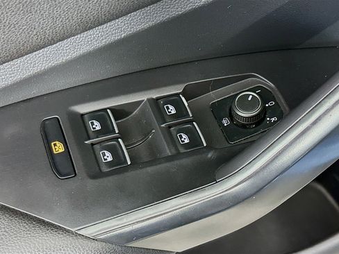 Used 2021 Volkswagen Jetta SE FWD image 18