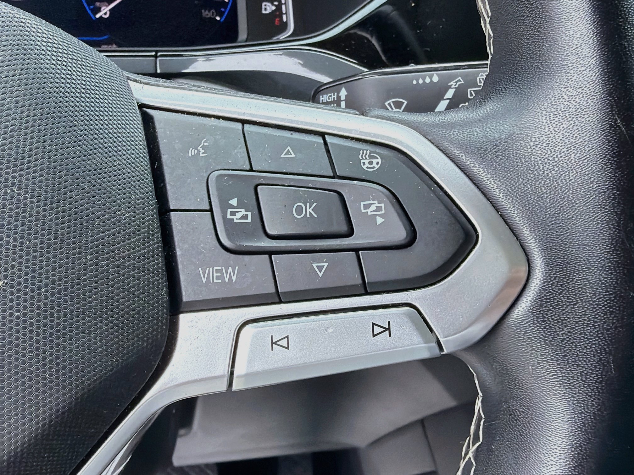 Used 2022 Volkswagen Taos SEL w/ Panoramic Sunroof Package FWD image 38