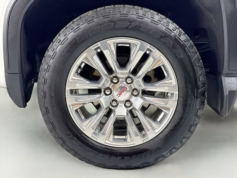 Used 2023 GMC Sierra 1500 Denali w/ Technology Package AWD/4WD image 12