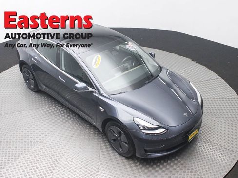 Used 2019 Tesla Model 3 Standard Range image 3