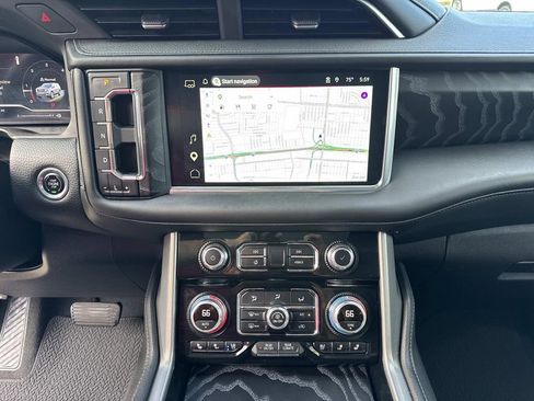Used 2023 GMC Yukon XL Denali RWD image 28