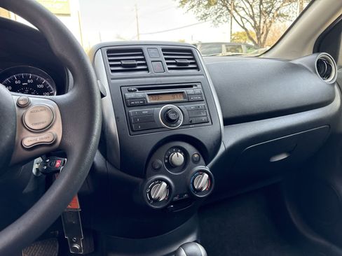 Used 2013 Nissan Versa SV image 28