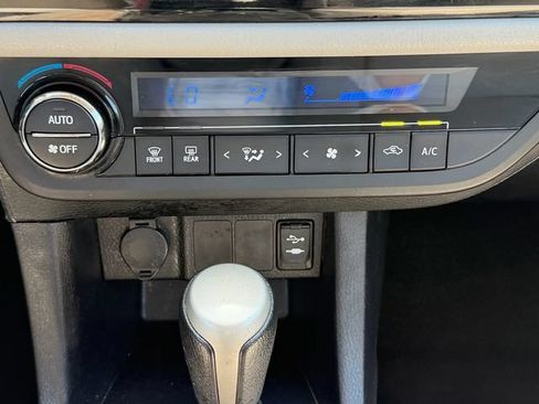 Used 2015 Toyota Corolla LE FWD image 15