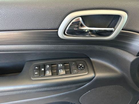 Used 2020 Jeep Grand Cherokee Altitude RWD image 11
