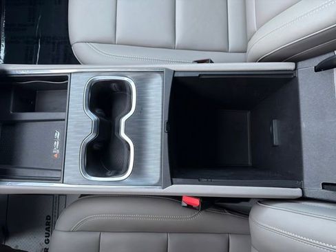 Used 2024 GMC Acadia Elevation image 26