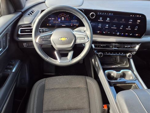 Used 2024 Chevrolet Traverse LT w/ Midnight/Sport Edition image 3