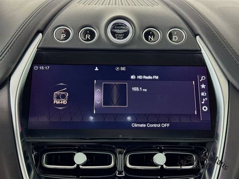 Used 2022 Aston Martin DBX image 17