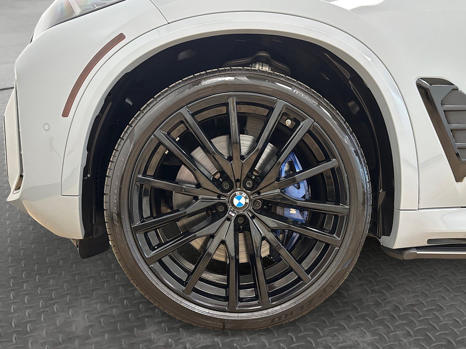 Used 2025 BMW X5 M60i AWD/4WD image 46