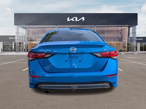 Used 2022 Nissan Sentra SR w/ SR Premium Package FWD image 5