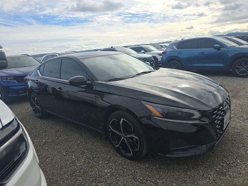 Used 2023 Nissan Altima 2.5 SR FWD image 4