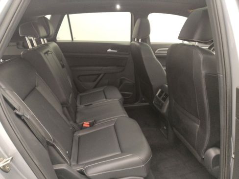 Used 2020 Volkswagen Atlas Cross Sport SE w/ Panoramic Sunroof Package image 19