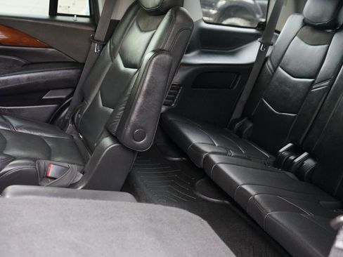 Used 2020 Cadillac Escalade Luxury image 26