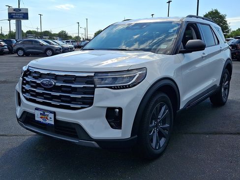 New 2026 Ford Explorer Active w/ Active Comfort Package AWD/4WD image 2