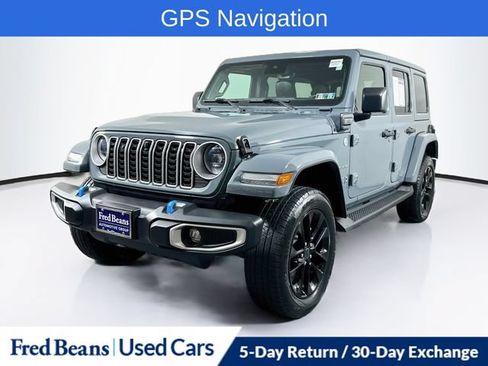 Used 2024 Jeep Wrangler Unlimited Sahara w/ Technology Group AWD/4WD image 3