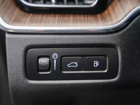 Certified 2022 Volvo XC60 T8 Inscription Expression w/ Advanced Package image 36