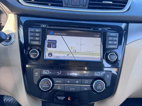 Used 2016 Nissan Rogue SV w/ SV Premium Package FWD image 18