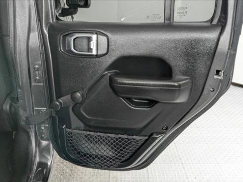 Used 2018 Jeep Wrangler Unlimited Sport image 19