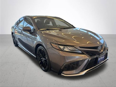 Used 2021 Toyota Camry XSE FWD image 5