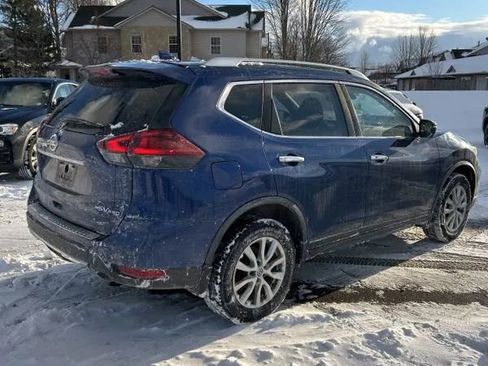 Used 2020 Nissan Rogue SV image 2