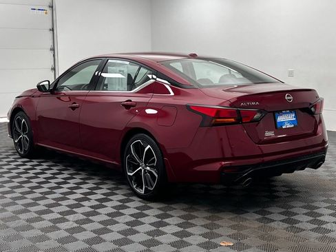 Used 2025 Nissan Altima 2.5 SR FWD image 11