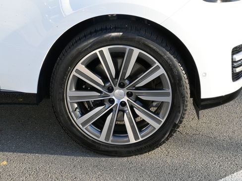 Used 2025 Land Rover Range Rover Long Wheelbase Autobiography image 12