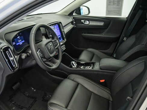 Certified 2026 Volvo XC40 B5 Plus AWD/4WD image 18